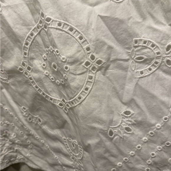 Maurices White 100% Cotton Embroidered Eyelet Blouse Size M - Picture 6 of 9